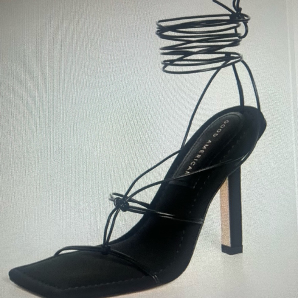 NWT /NIB Good American Neoprene Lace Up Sandals.  Size 8. Black
